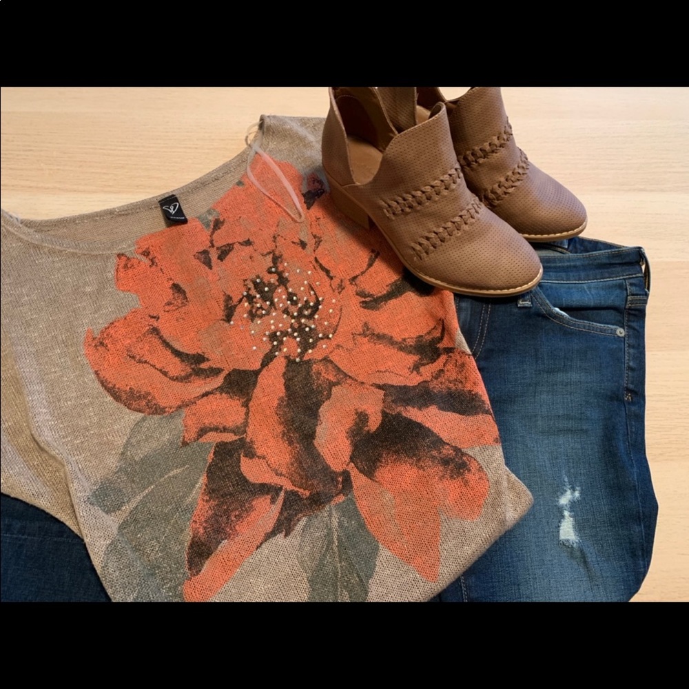 NWOT. Top. Size Small. Windsor brand.